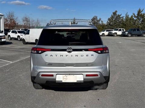 2022 Nissan Pathfinder SL