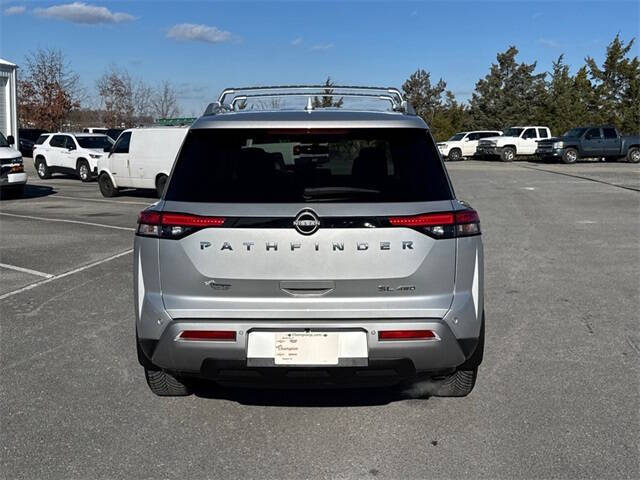 2022 Nissan Pathfinder SL