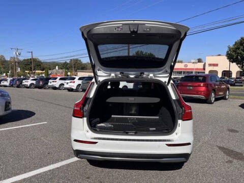 2024 Volvo V60 Cross Country B5 Plus