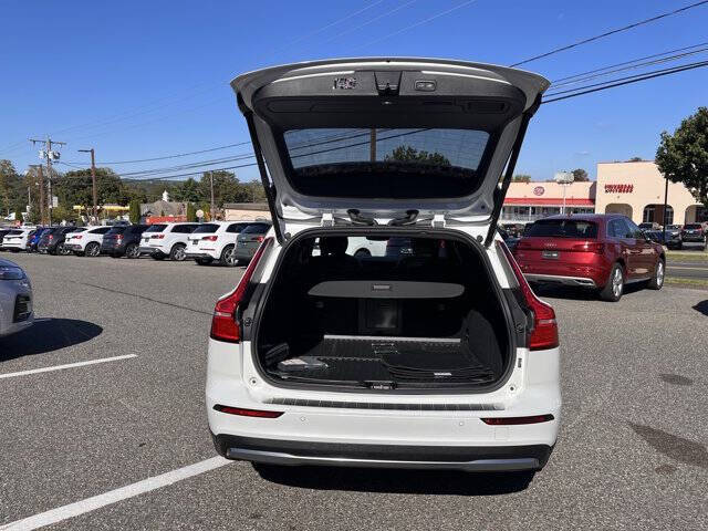2024 Volvo V60 Cross Country B5 Plus