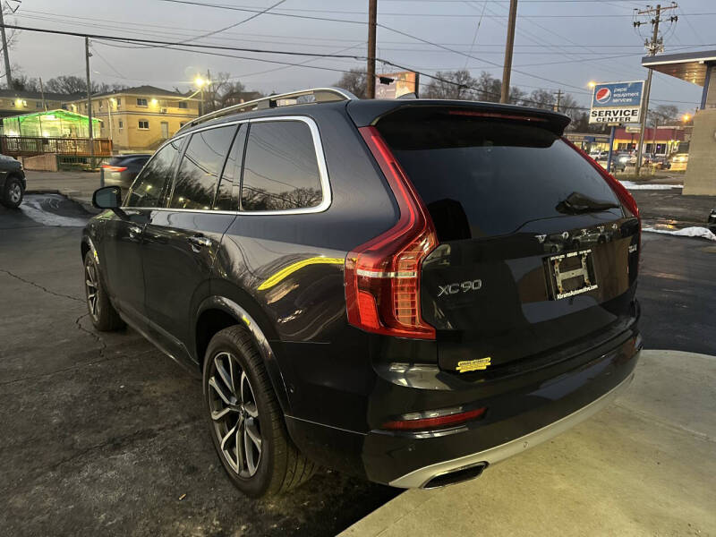 2016 Volvo XC90 T6 Momentum
