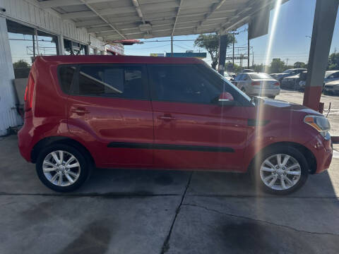2012 Kia Soul +