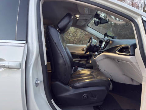 2017 Chrysler Pacifica Touring-L Plus