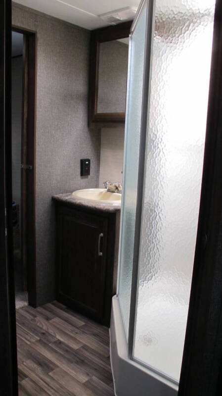 2016 Keystone RV COUGAR 24 SWBE