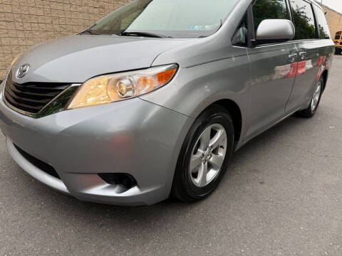 2013 Toyota Sienna LE 8-Passenger