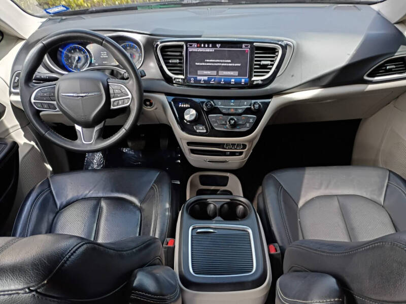 2022 Chrysler Pacifica Touring L