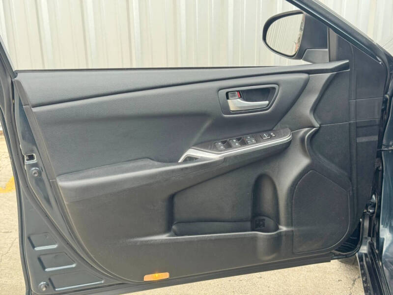 2017 Toyota Camry SE