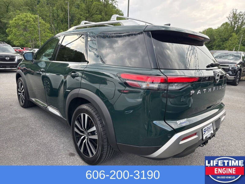 2023 Nissan Pathfinder Platinum