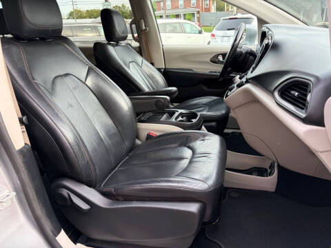 2020 Chrysler Pacifica Touring L