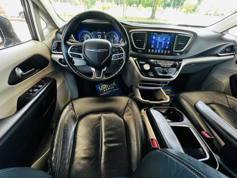 2017 Chrysler Pacifica Touring-L Plus