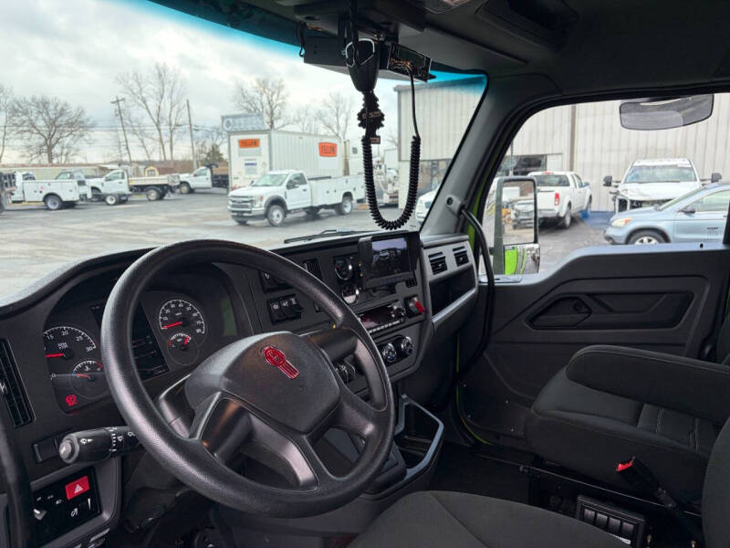 2025 Kenworth T380