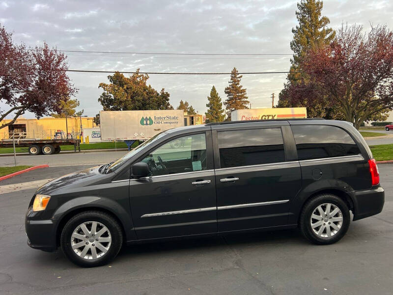 2011 Chrysler Town and Country Touring-L