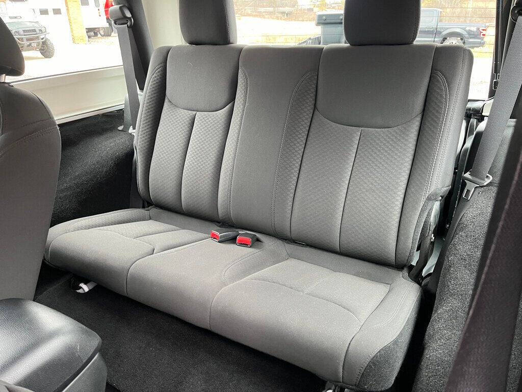 2017 Jeep Wrangler 28