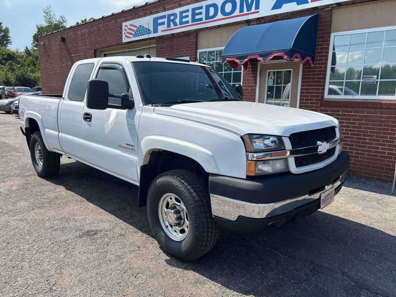 White 2004 Chevrolet Silverado 2500HD LT 4dr Extended Cab LT 4WD SB 2