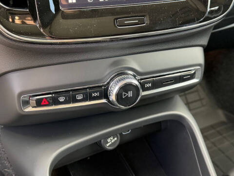 2026 Volvo XC40 B5 Ultra