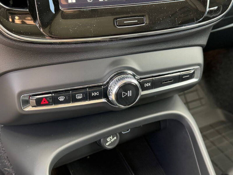 2026 Volvo XC40 B5 Ultra