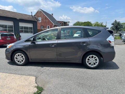 2013 Toyota Prius v Three