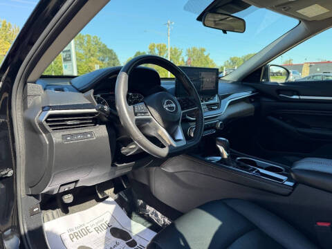 2023 Nissan Altima 2.5 SR