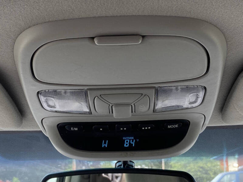 2004 Toyota Sienna LE 8 Passenger