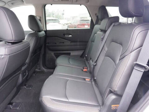 2025 Nissan Pathfinder SL