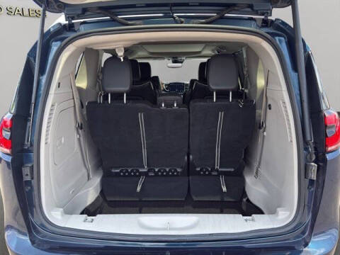 2023 Chrysler Pacifica Plug-In Hybrid Limited