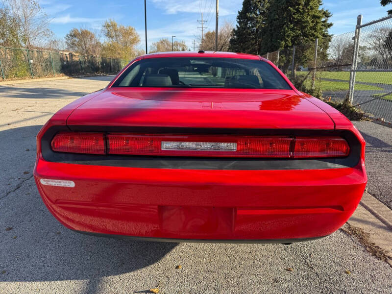 2010 Dodge Challenger SE photo 4