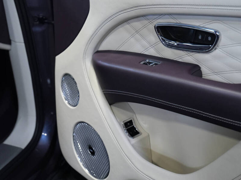 2023 Bentley Bentayga EWB