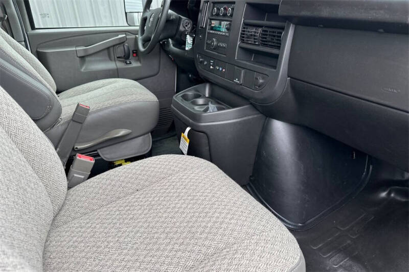 2025 GMC Savana 3500