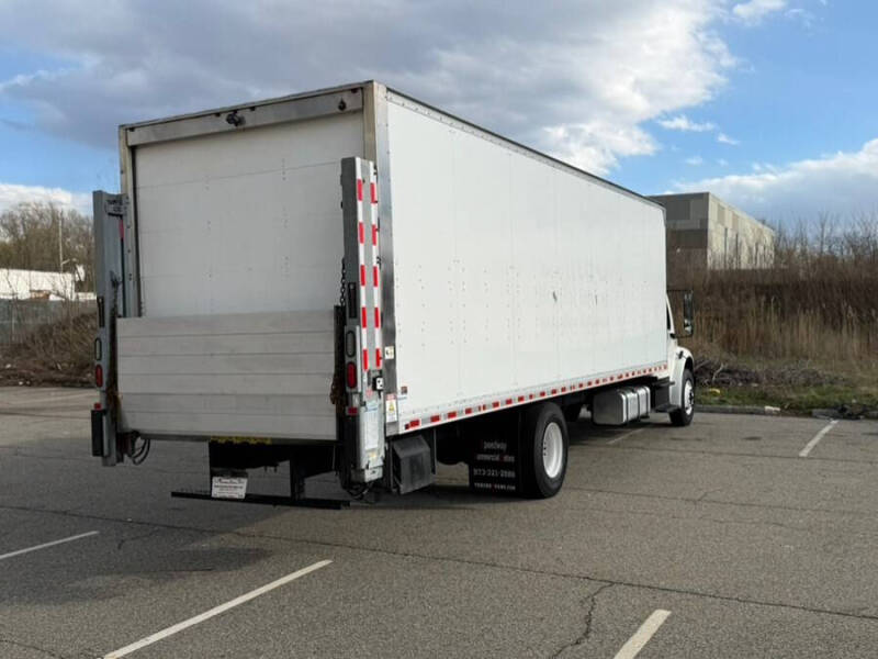 2020 Freightliner M2 106