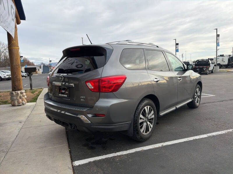2017 Nissan Pathfinder SL