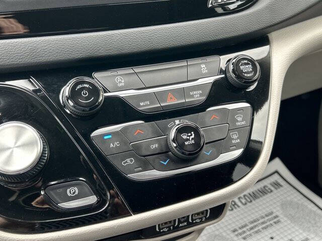 2023 Chrysler Voyager LX