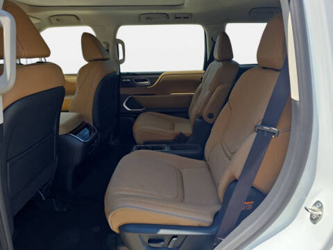 2027 Infiniti QX80 Luxe