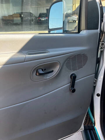 2005 Ford E-Series E-250