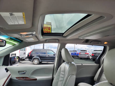 2013 Toyota Sienna XLE 7-Passenger