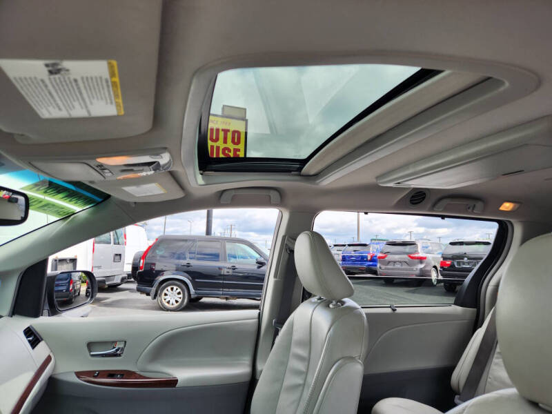 2013 Toyota Sienna XLE 7-Passenger