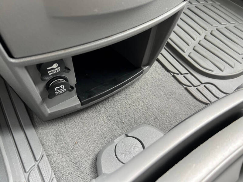 2009 Chrysler Town and Country LX