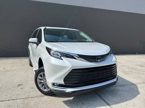 2023 Toyota Sienna XLE 8-Passenger