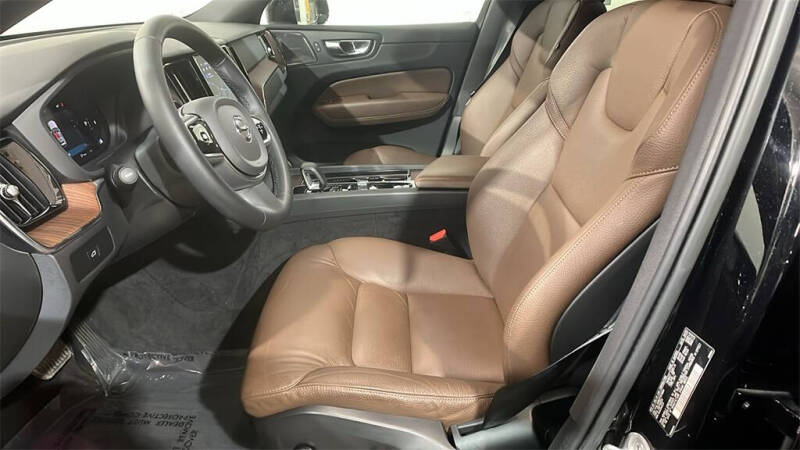 2023 Volvo XC60 B5 Plus Bright Theme