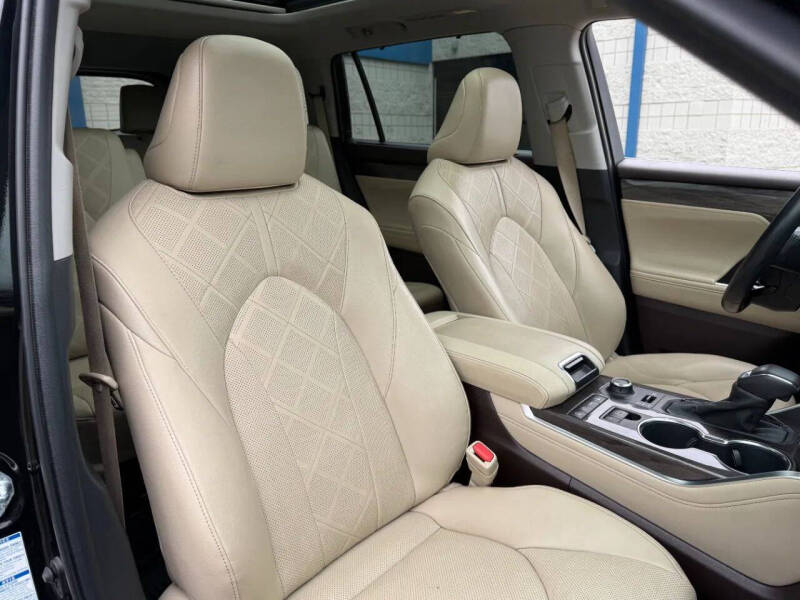 2022 Toyota Highlander Platinum