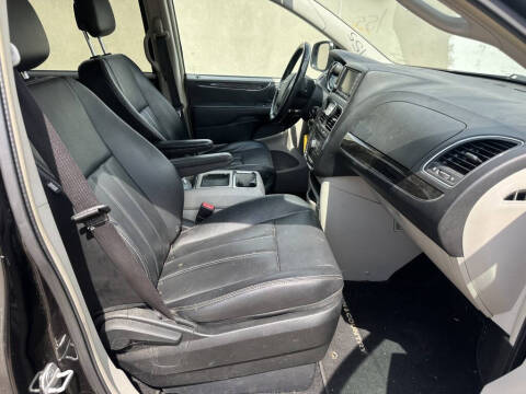 2013 Chrysler Town and Country Touring