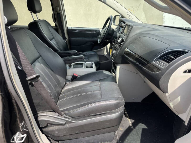 2013 Chrysler Town and Country Touring