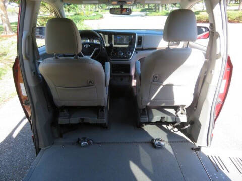 2017 Toyota Sienna XLE Premium 8-Passenger