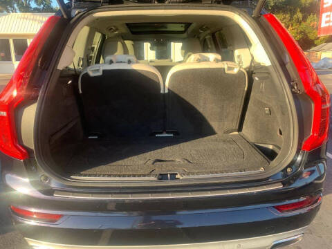 2016 Volvo XC90 T6 Momentum