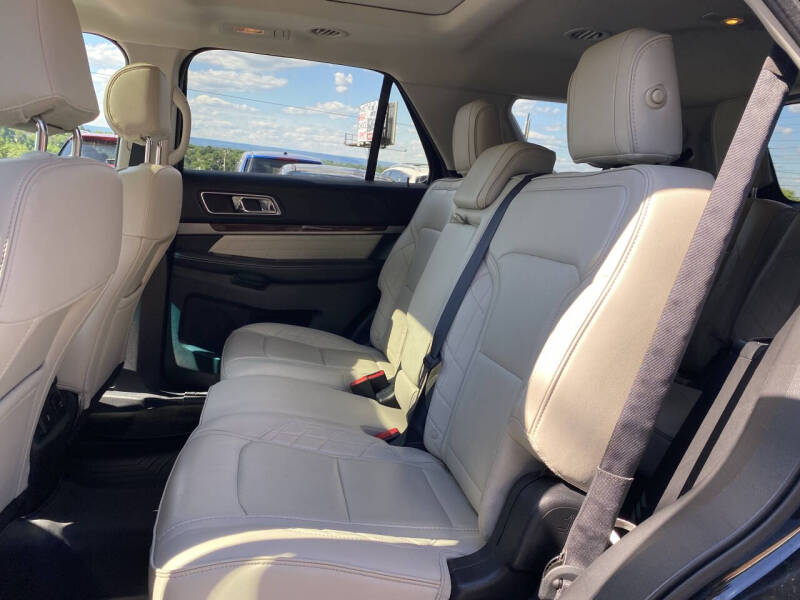2017 Ford Explorer Platinum