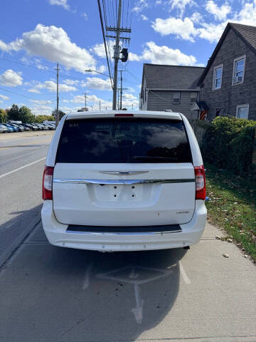 2012 Chrysler Town and Country Limited