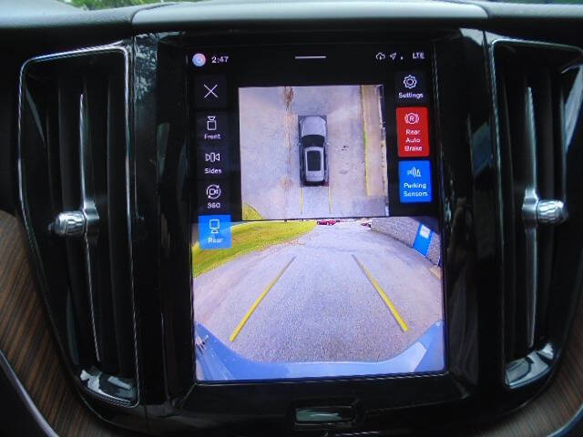 2024 Volvo XC60 B5 Plus Dark Theme