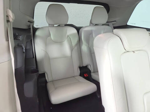 2017 Volvo XC90 T6 Momentum