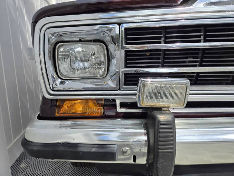 1989 Jeep Grand Wagoneer