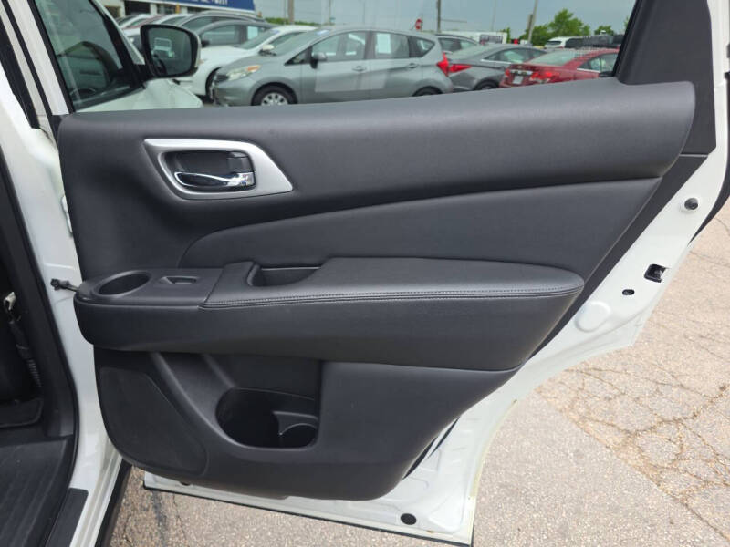 2020 Nissan Pathfinder SV