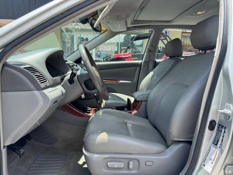 2004 Toyota Camry LE V6